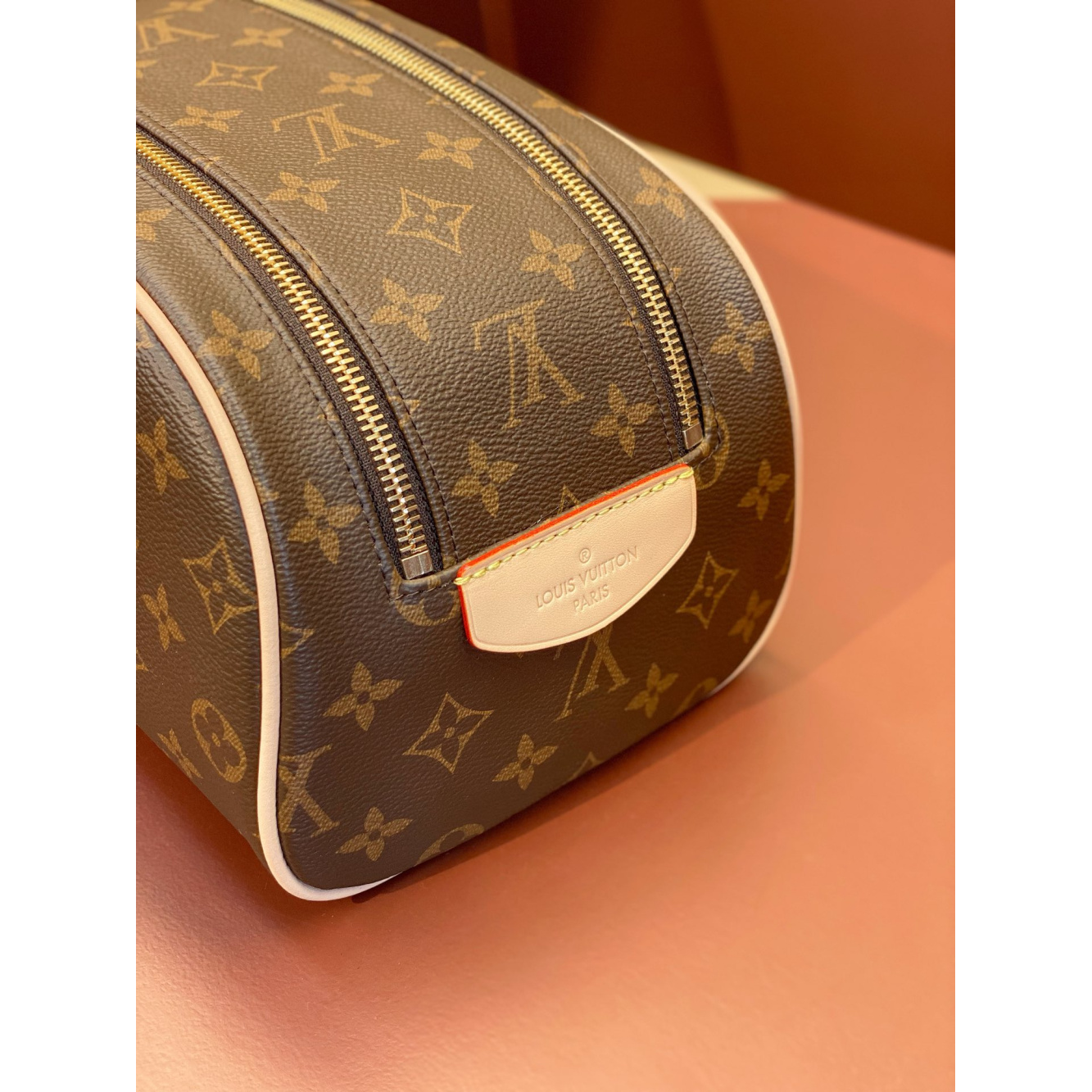 Necessaire Louis Vuitton LV Couro Monogram 28x16x13CM