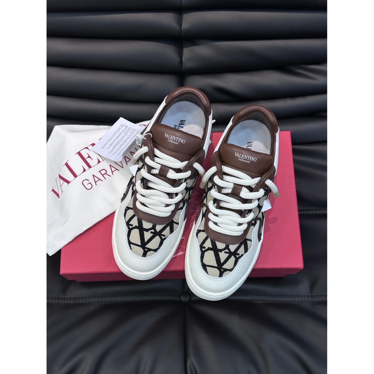 Tênis Valentino Garavani One Stud XL em Couro Nappa e tecido Toile Iconographe Bege/Preto