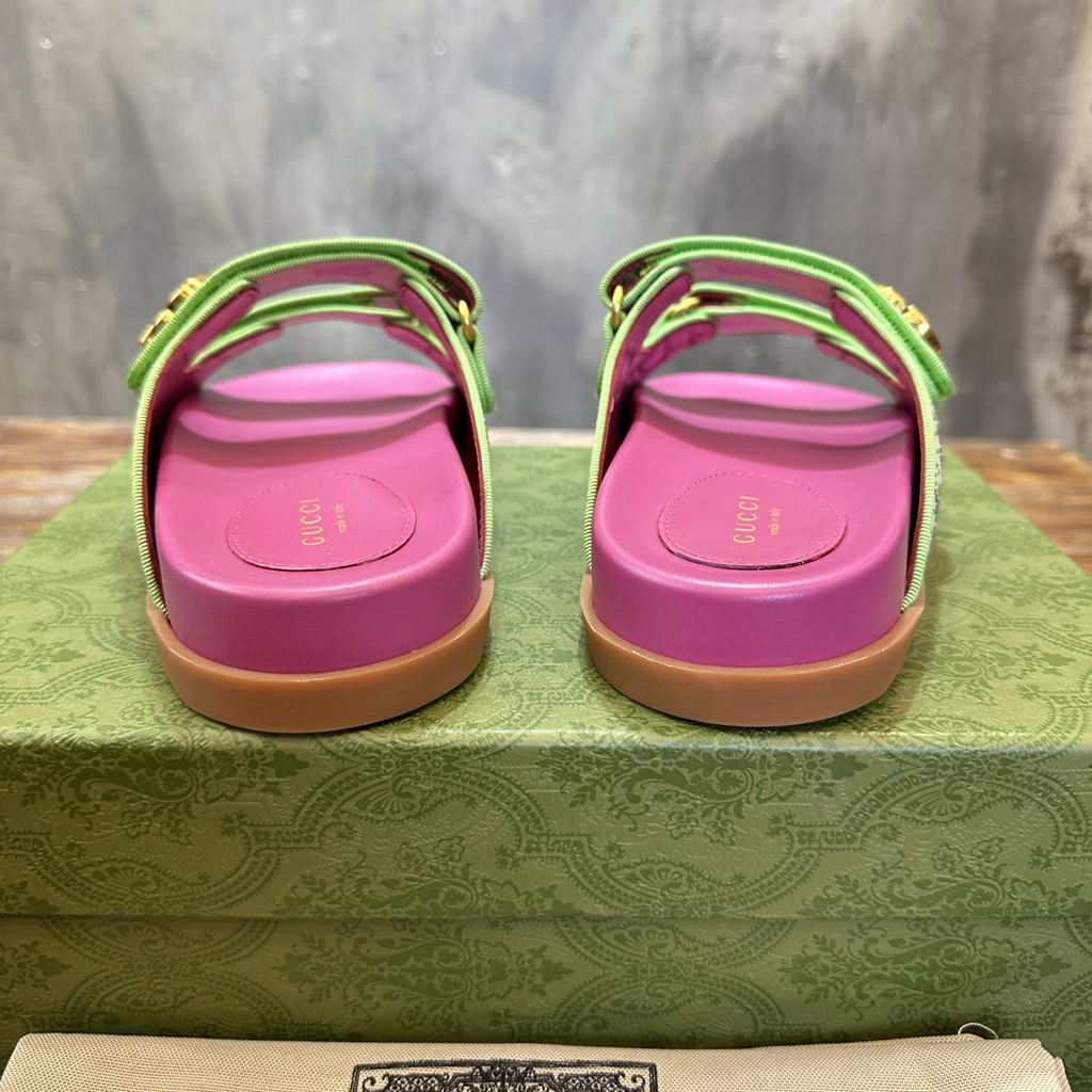 Sandália Gucci Double G-plaque em Raffia Verde/Rosa