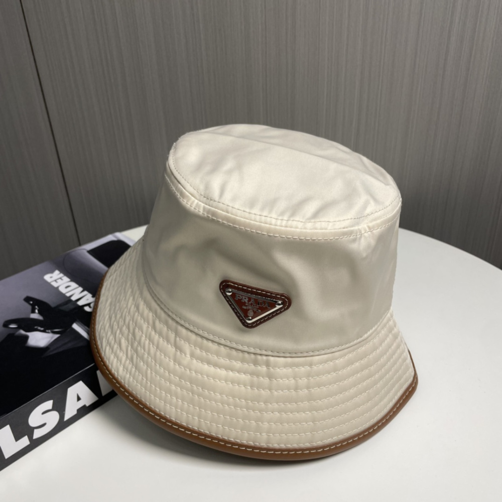 Bucket Prada Off com detalhes em couro Marrom