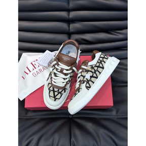Tênis Valentino Garavani One Stud XL em Couro Nappa e tecido Toile Iconographe Bege/Preto