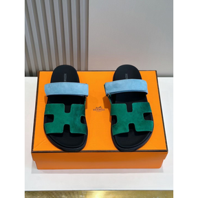 Sandália Hermès Chypre em Camurça Verde/Azul