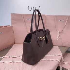 Bolsa MiuMiu Aventure em couro Napa  44X22.5X14.5CM (Marrom, Preta, Caramelo)