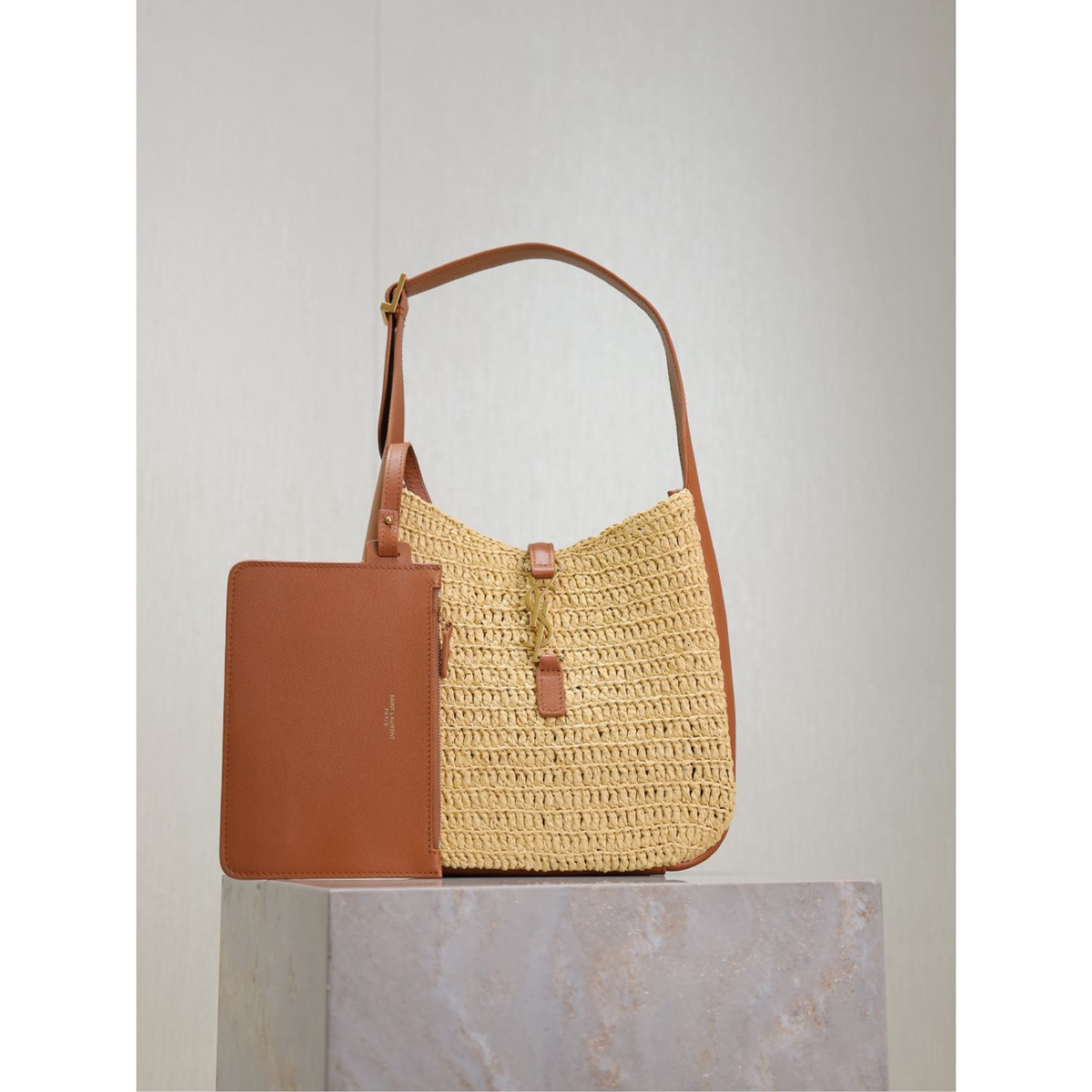 Bolsa Saint Laurent YSL Le 5 à 7 pequena flexivel em Ráfia e Couro 23×22×8.5cm