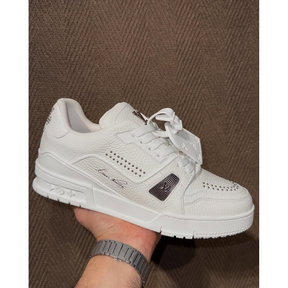 Tênis Louis Vuitton LV Trainer Branco com detalhes de Aplicações em tarraxas