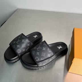 Chinelo Slide Louis Vuitton LV Miami Mule Monogram Preto Sandália