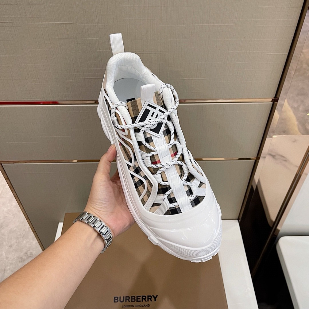 Burberry Tênis Branco