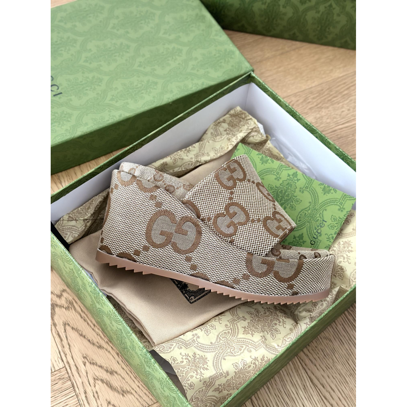 Sandália Gucci GG Maxi Canvas Flatform Salto Marrom