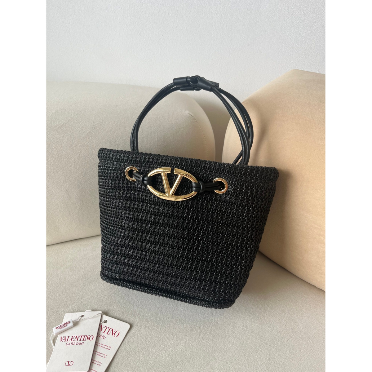 Bolsa Valentino Garavani Tote Escape em Ráfia 28x19x9cm