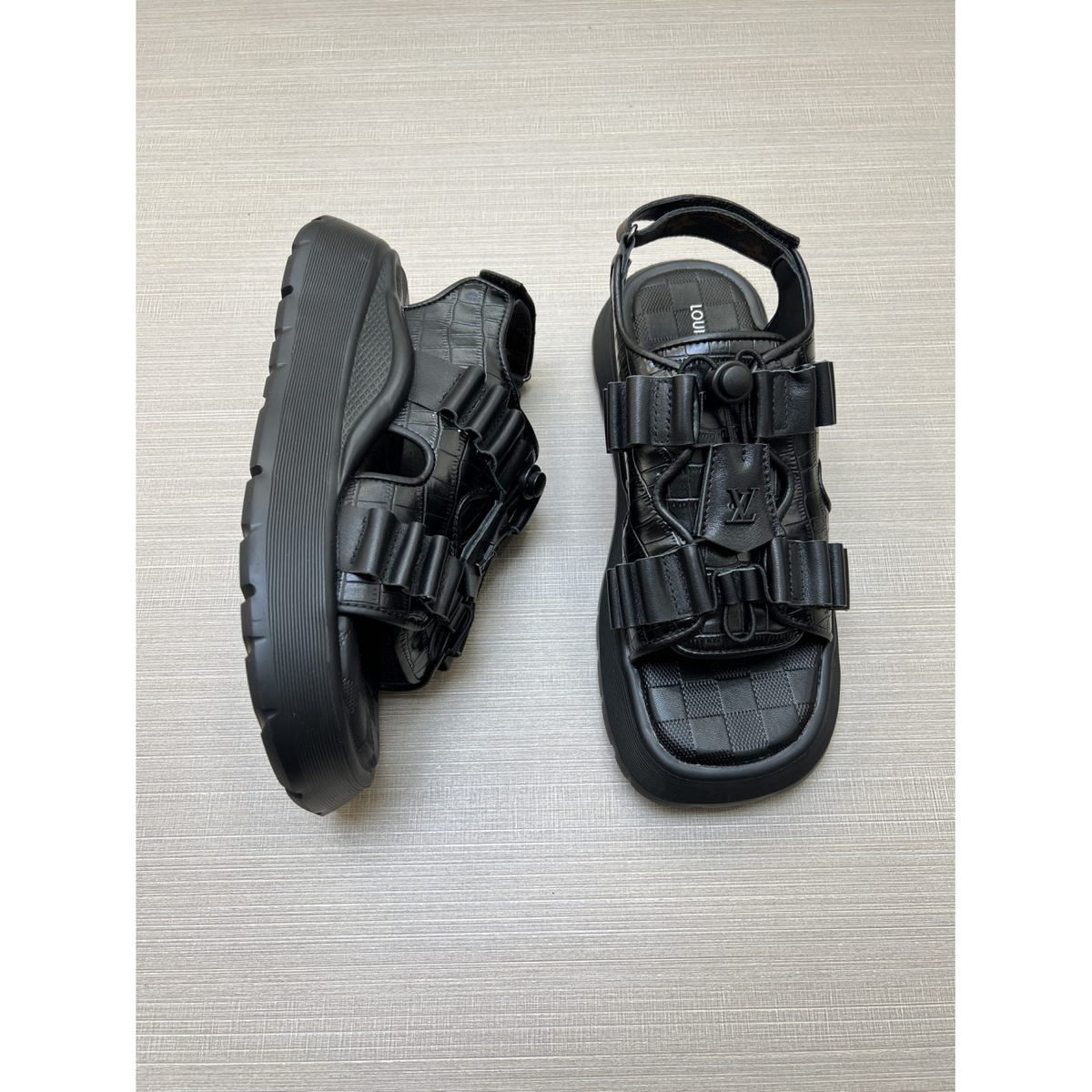 Chinelo Slide Louis Vuitton LV Flatform Chameleon Preto Sandália