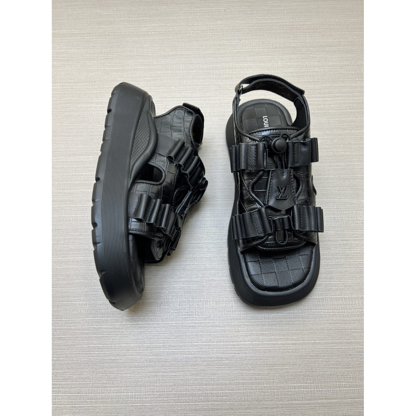 Chinelo Slide Louis Vuitton LV Flatform Chameleon Preto Sandália