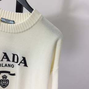 Moletom Prada com Logotipo Bordado Branca