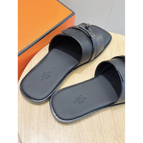Sandália Hermès Gabriel em Couro Preto