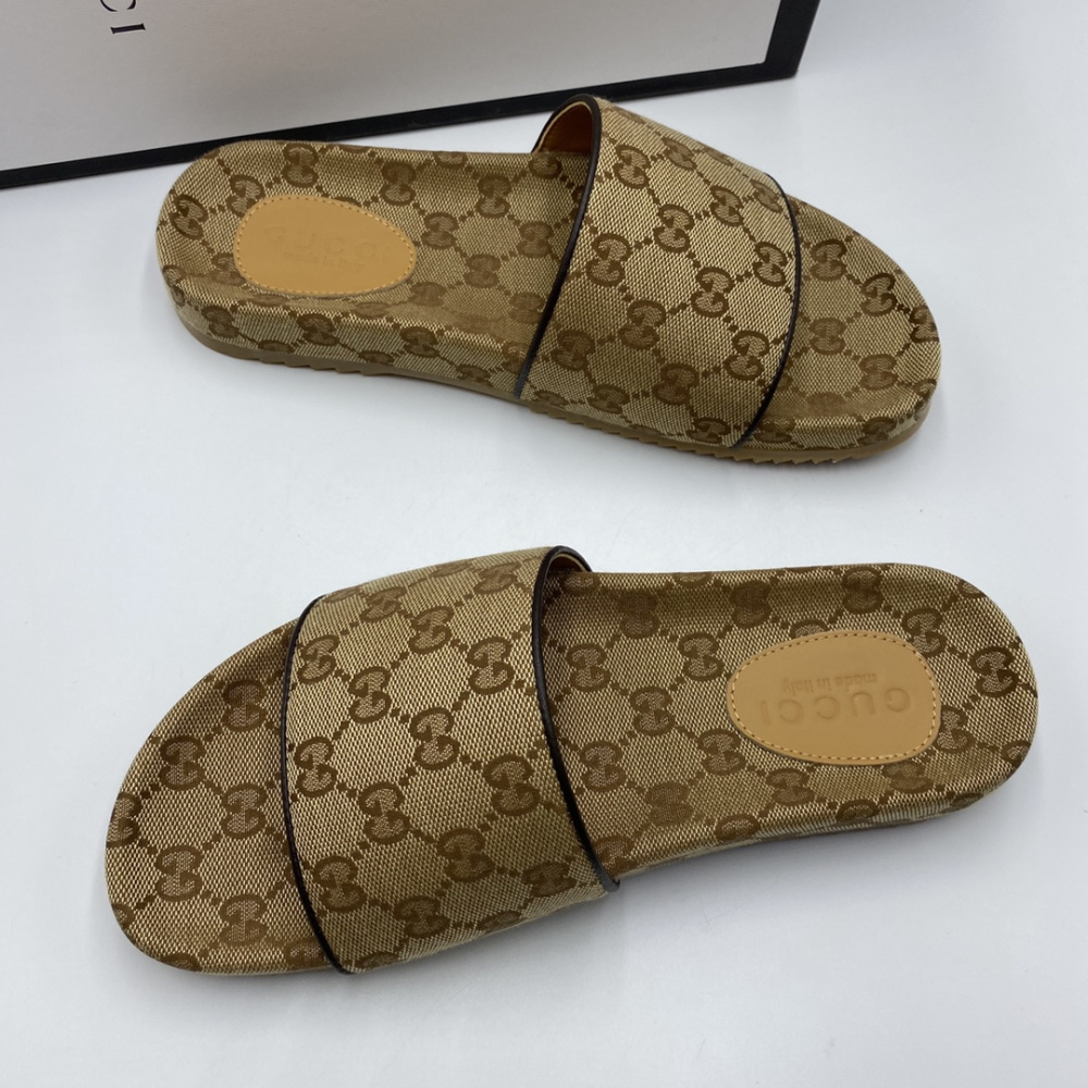 Chinelo Slide Gucci GG Supreme Marrom Sandália