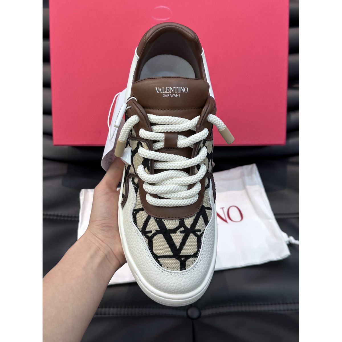 Tênis Valentino Garavani One Stud XL em Couro Nappa e tecido Toile Iconographe Bege/Preto