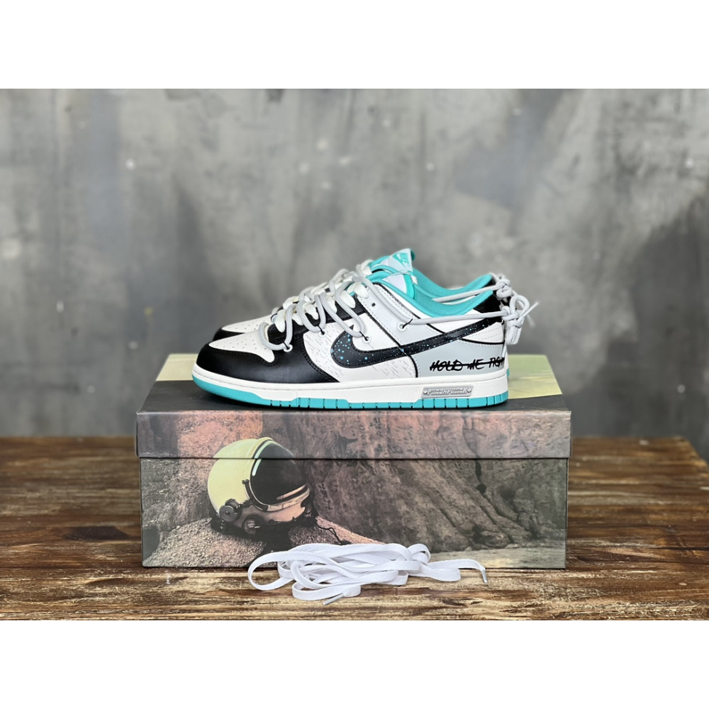 Nike SB Dunk Low Star Trek