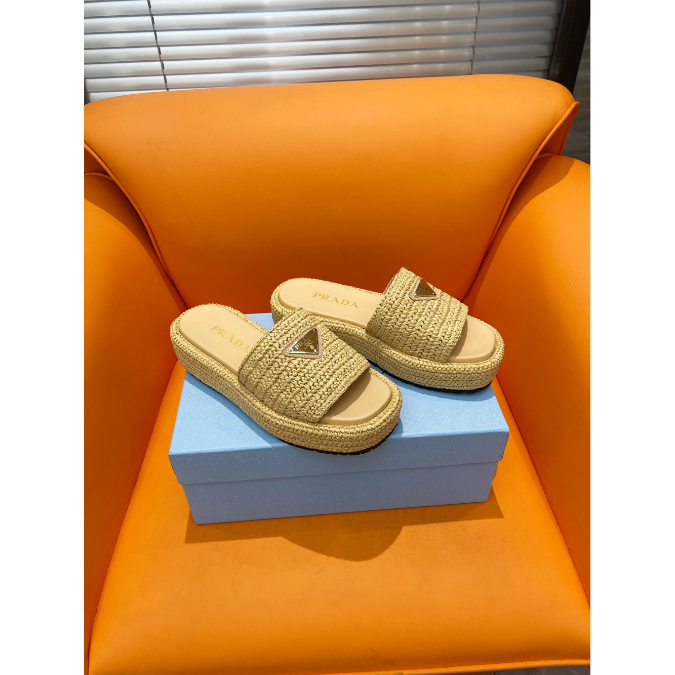 Prada Flatform em crochê Bege
