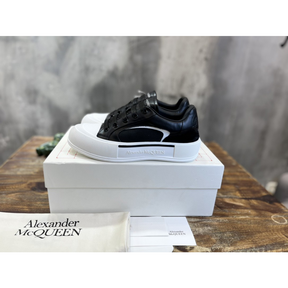 Tênis Alexander Mcqueen Skate Deck Plimsoll de Couro Preto