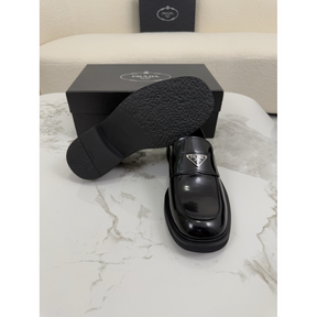 Loafer Prada em Couro envernizado Preto
