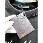Camiseta de Algodão Louis Vuitton Logo em 3D Preta