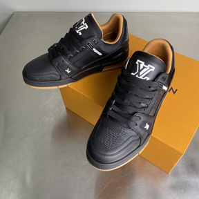 Tênis Louis Vuitton Trainer Preto Damier em relevo