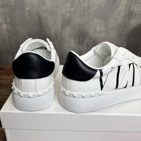 Tênis Valentino Garavani Rockstud VLTN