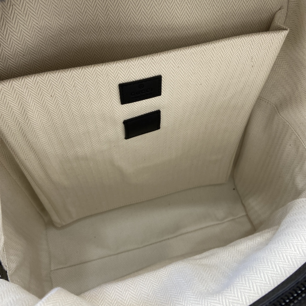 Mochila Gucci GG Emblem Cinza 31x41x18cm