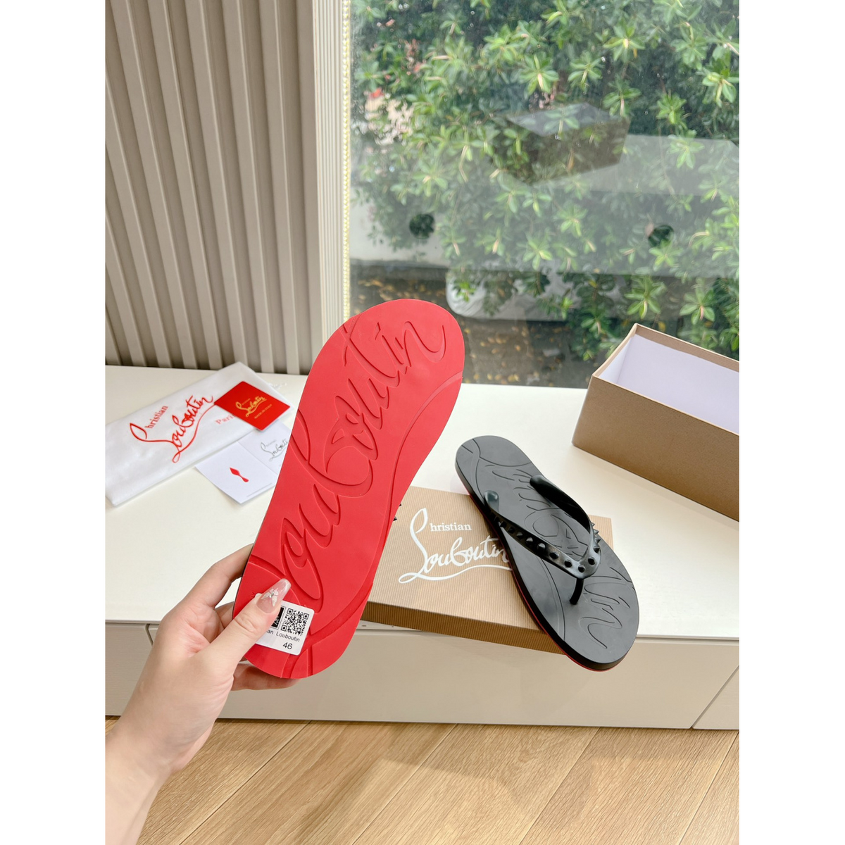 C. Louboutin Sandália Preta