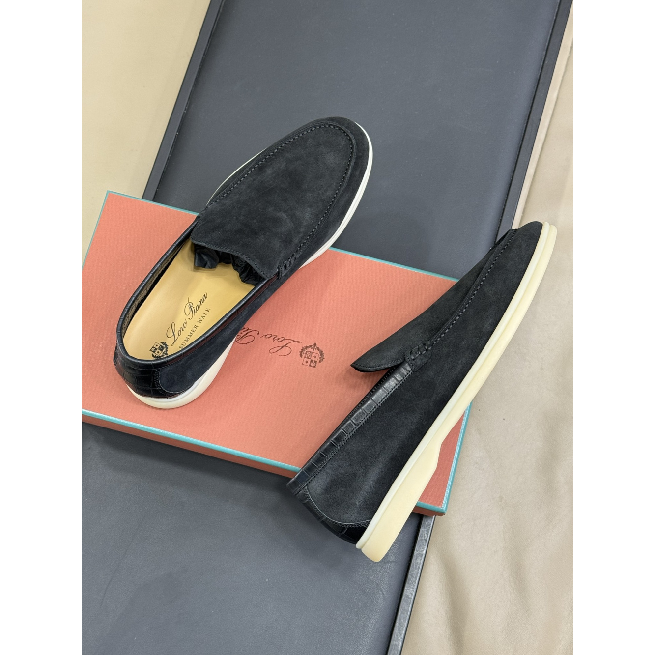 Summer Walk Loro Piana Loafer em Camurça Preto