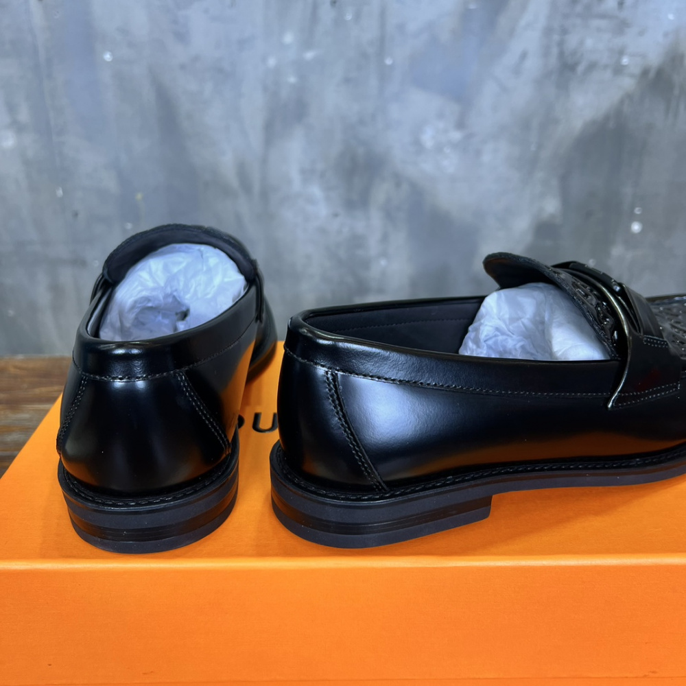 Louis Vuitton Loafer Major Couro Preto Monogram em Relevo