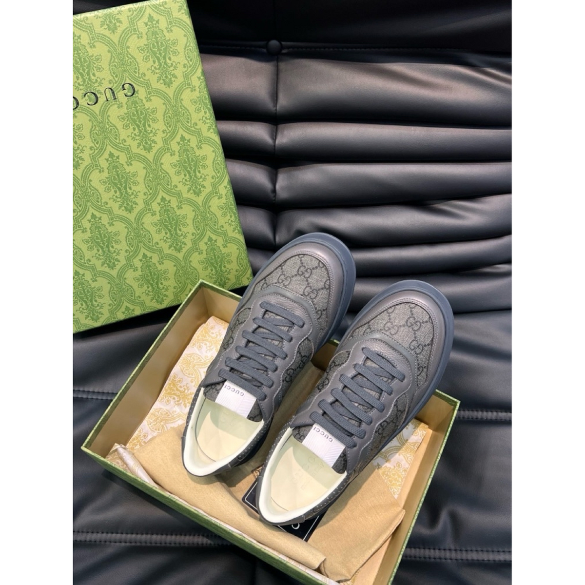 Tênis Gucci GG Supreme Cinza Escuro