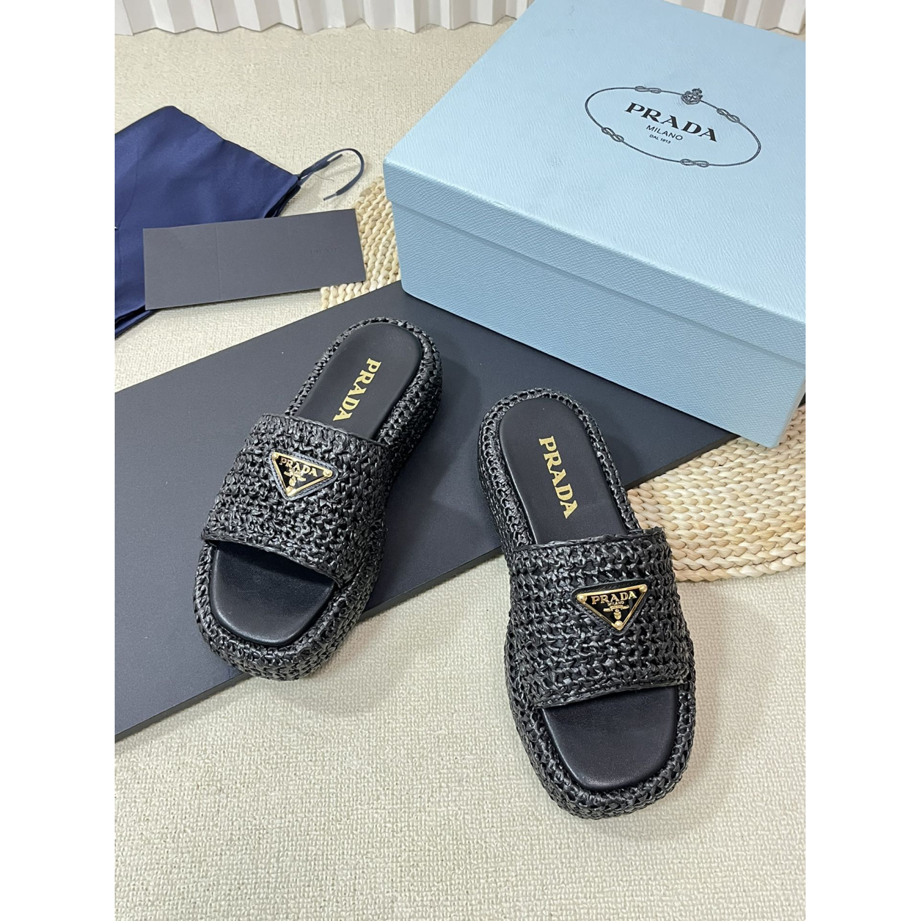 Sandália Prada FlatForm em crochê Preta
