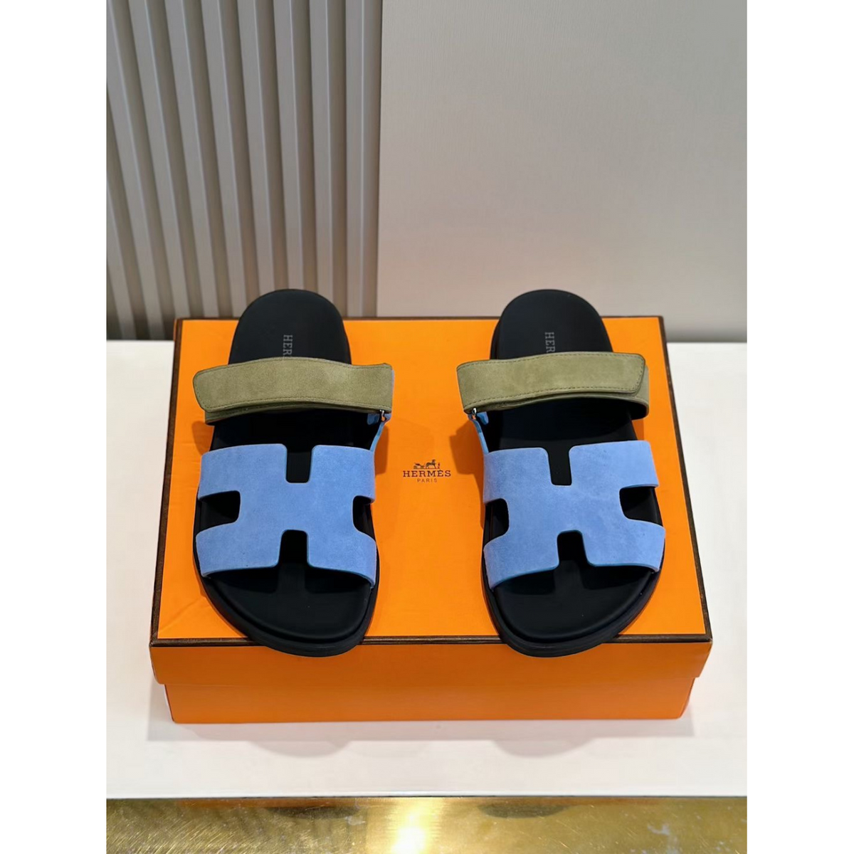 Sandália Hermès Chypre em Camurça Azul/Verde