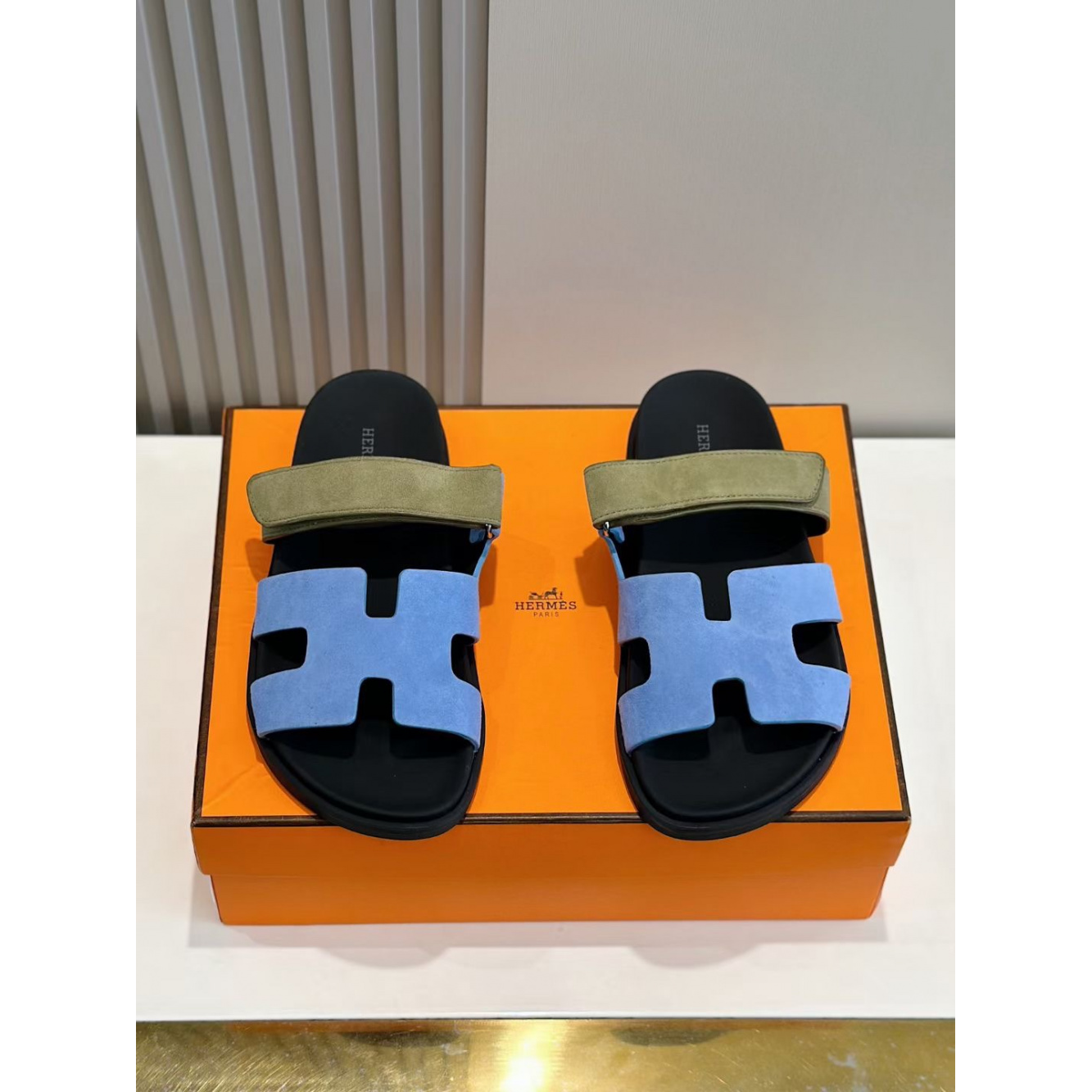 Sandália Hermès Chypre em Camurça Azul/Verde
