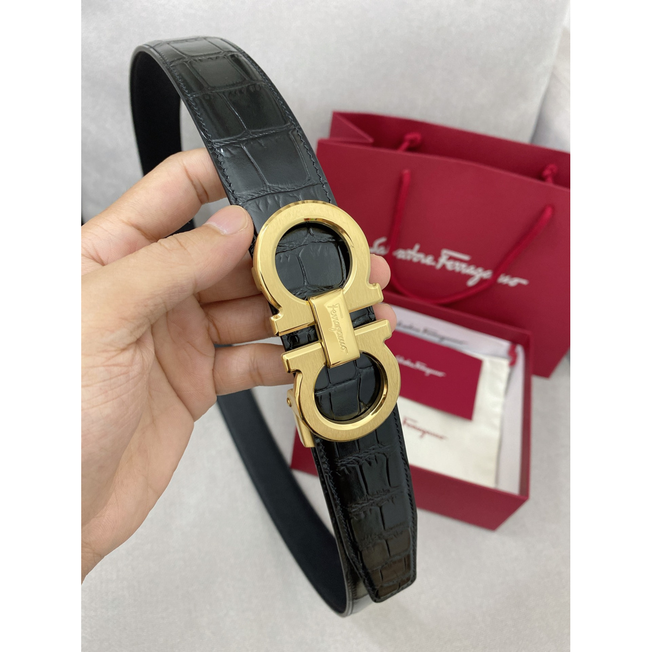 Cinto Salvatore Ferragamo Gancini Couro Croco Preto Fivela Dourada 3,5cm