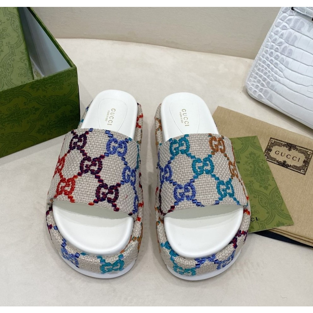 Sandália Gucci Angelina Embroidered Logo Flatform Slide Multicolor