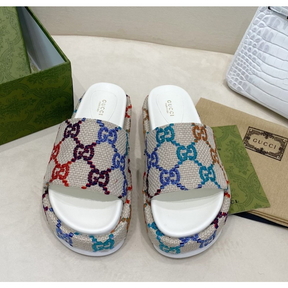 Sandália Gucci Angelina Embroidered Logo Flatform Slide Multicolor