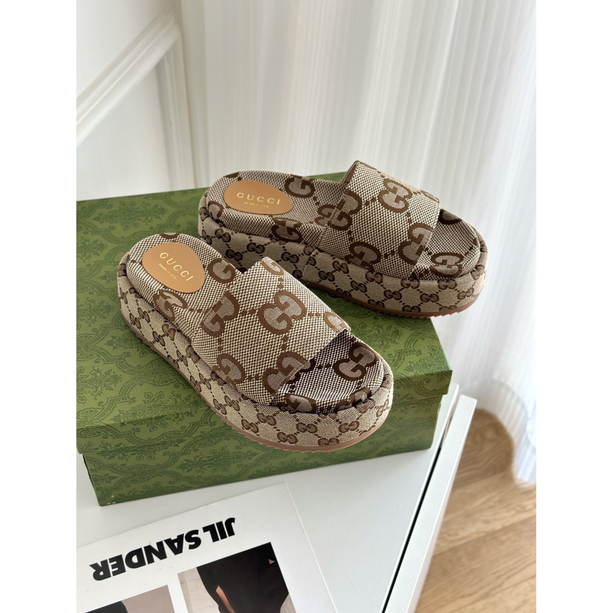 Sandália Gucci GG Maxi Canvas Flatform Slide Marrom