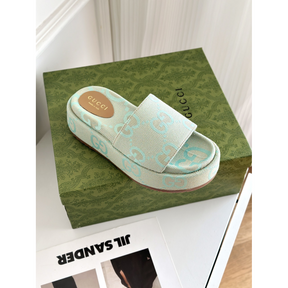 Sandália Gucci GG Maxi Canvas Flatform Slide Azul