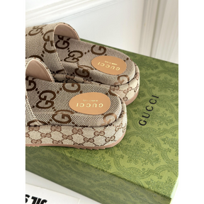 Sandália Gucci GG Maxi Canvas Flatform Slide Marrom