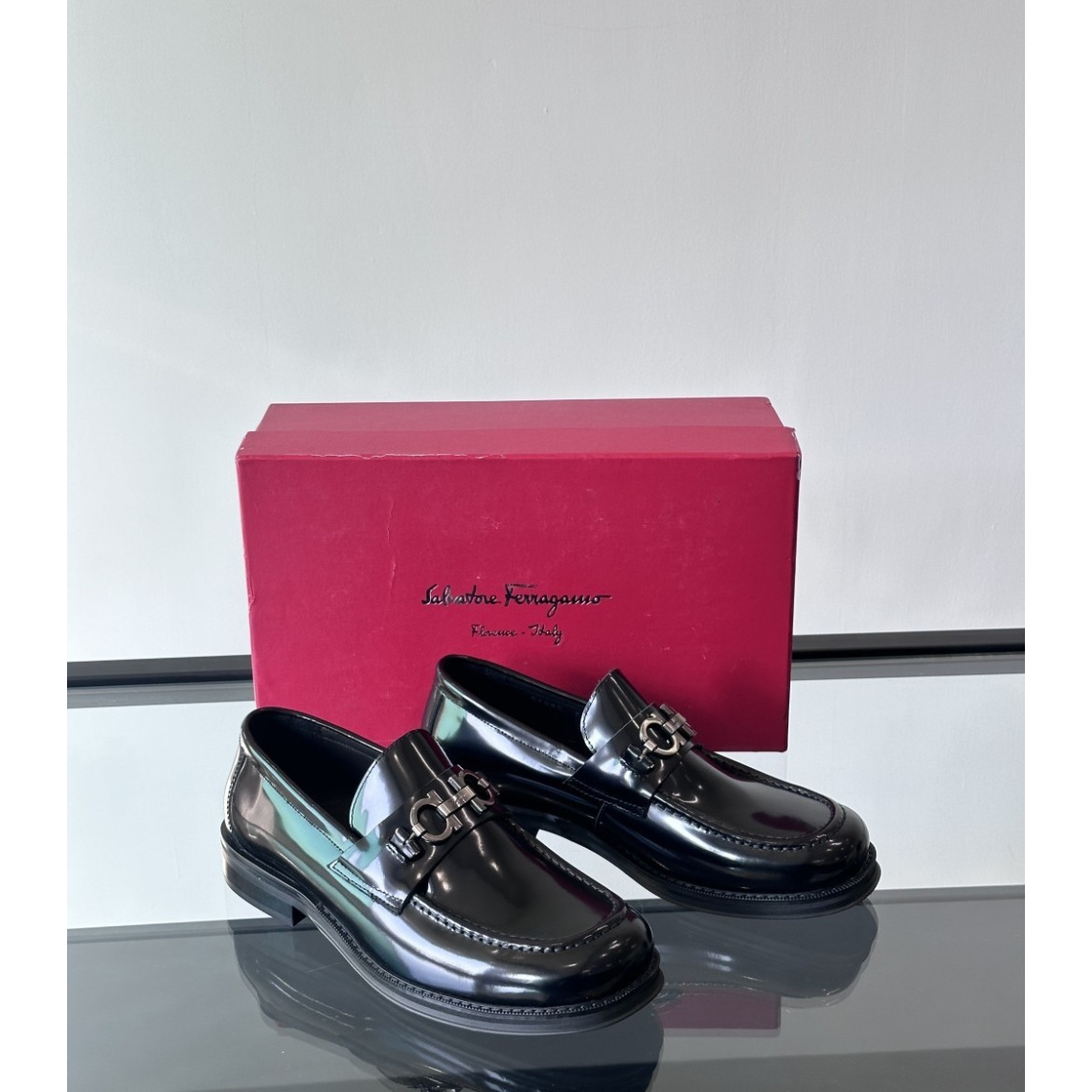 Sapato Mocassim Salvatore Ferragamo Social Couro Preto Liso com Fivela Gancini