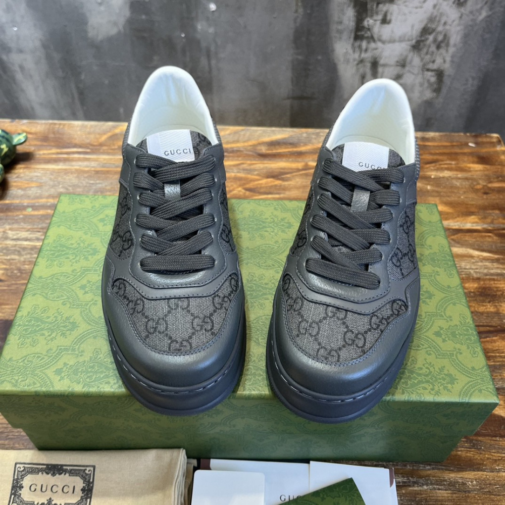 Tênis Gucci GG Supreme Cinza