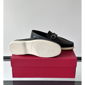 Sapato Mocassim Salvatore Ferragamo Casual Preto com Fivela Gancini