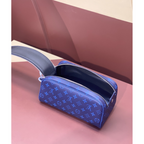 Necessaire Louis Vuitton LV Couro Taurillon Monogram Azul 28x15x16.5cm