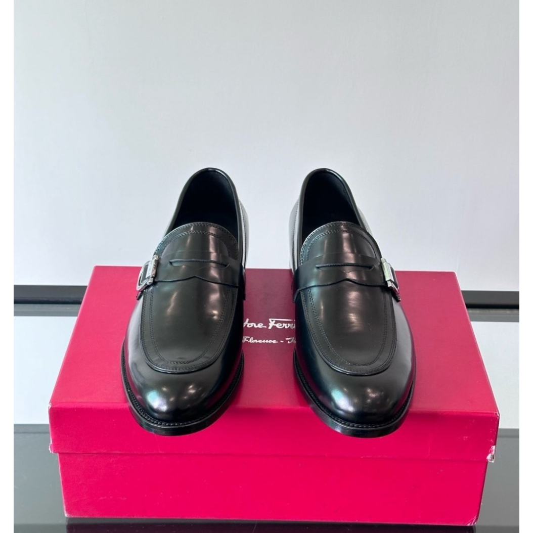 Sapato Mocassim Salvatore Ferragamo Social Preto Couro Brilhoso com Fivela Gancini