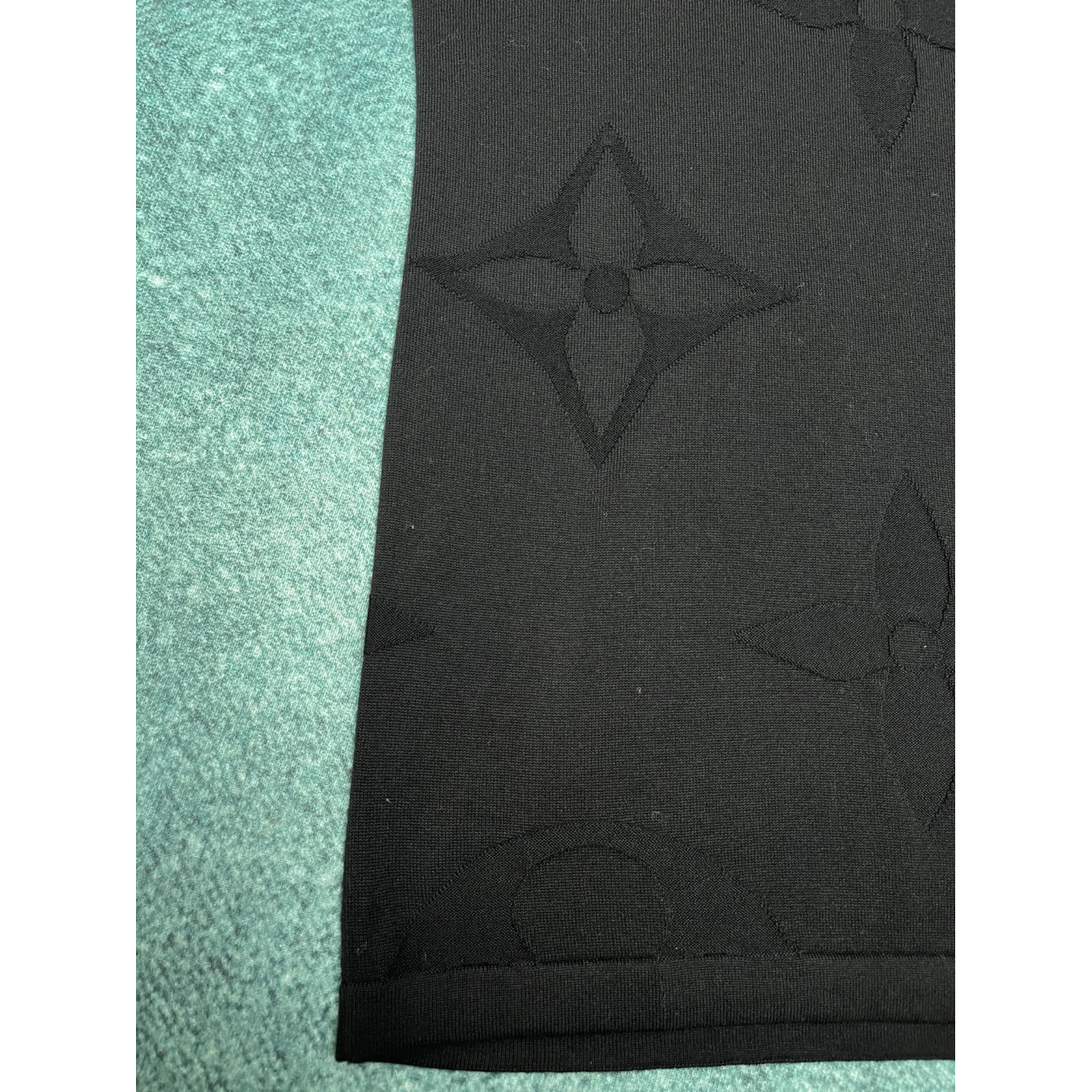 Camiseta de Algodão Louis Vuitton Monogram Macro Jersey com Efeito de Relevo
