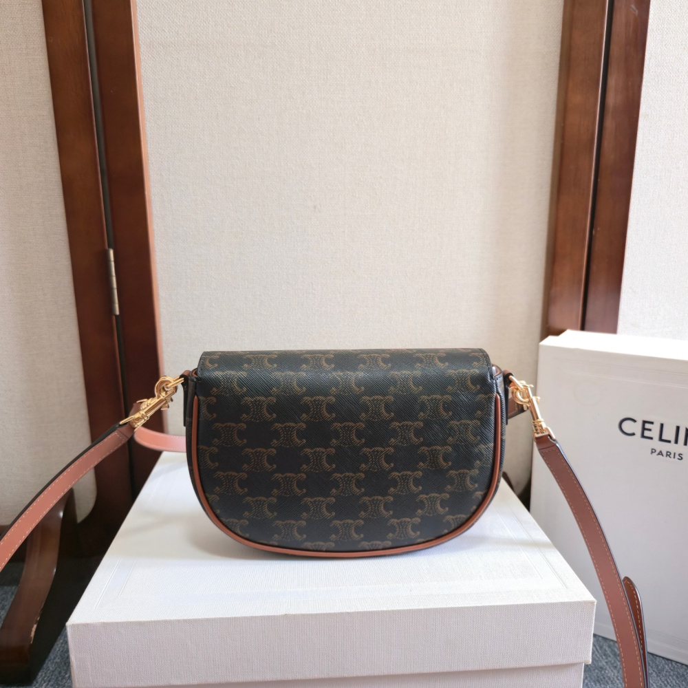 Bolsa Celine Folco Shoulder Bag em Triomphe Canvas 20x14x5cm