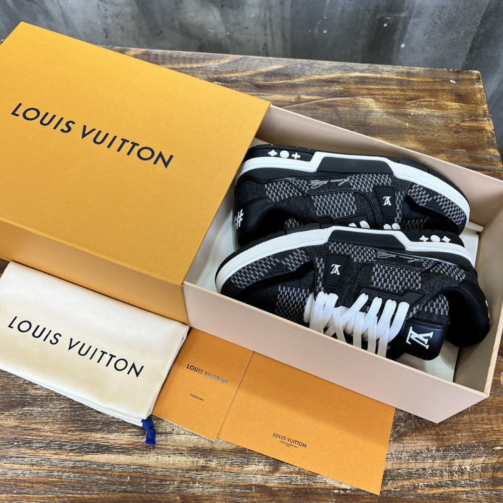 Tênis Louis Vuitton LV Trainer Tecido Preto/Branco