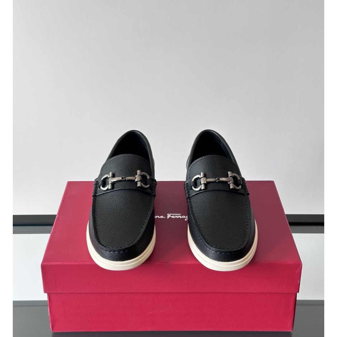 Sapato Mocassim Salvatore Ferragamo Casual Preto com Fivela Gancini