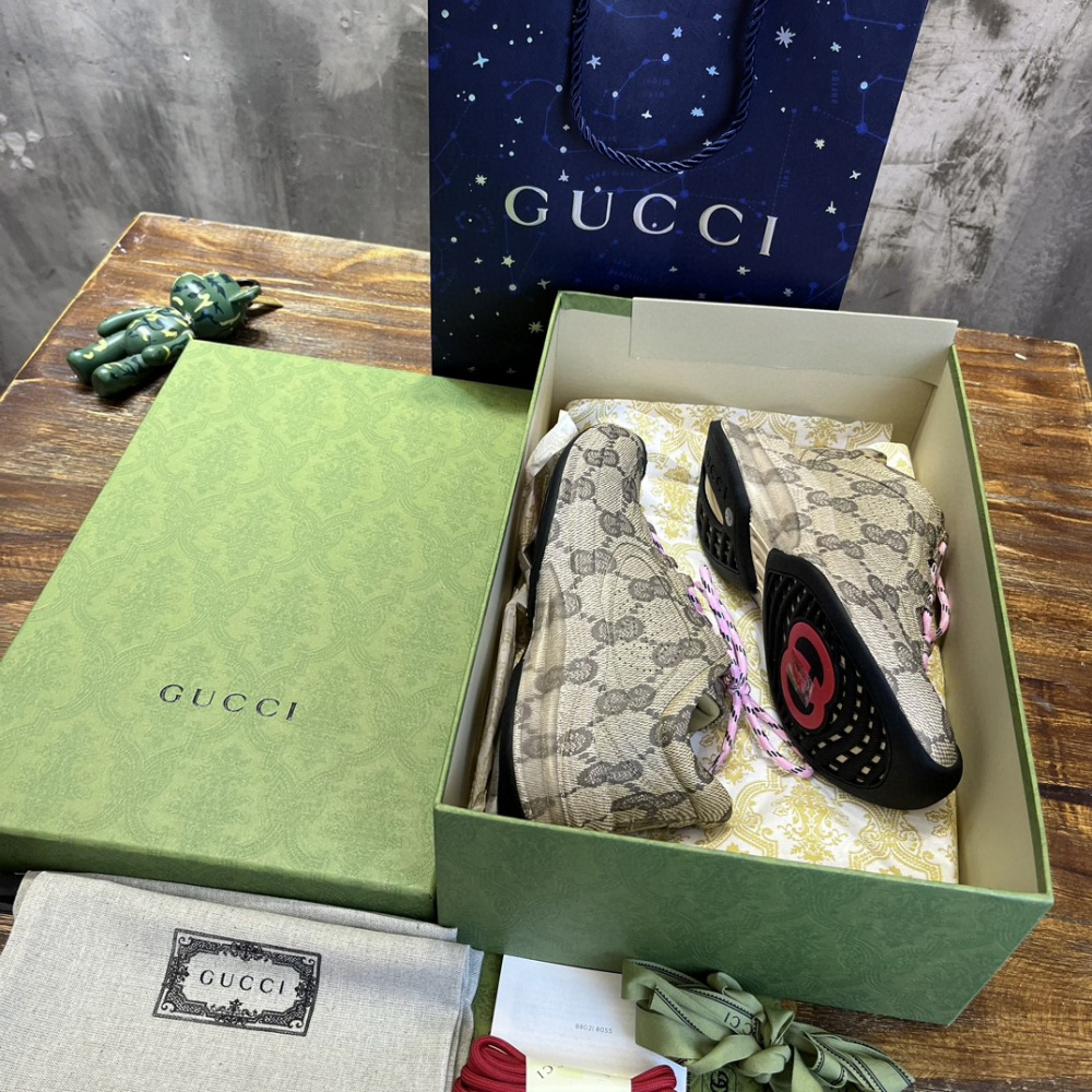 Tênis Gucci Monogram Run Sneaker Cadarço Rosa